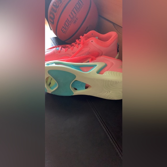 JT Pink Lemonade Basketball shoes size 9.5 Men’s - Picture 3 of 3